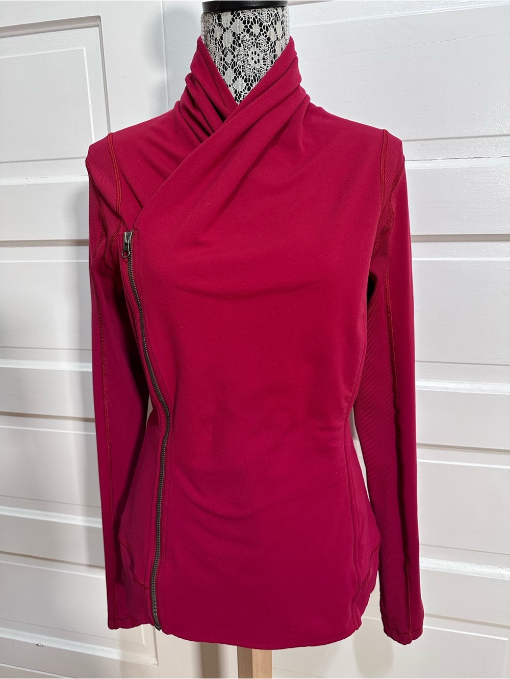 Lululemon Bhakti Yoga Jacket Size 12 Cranberry Red Flattering Define Fit $128